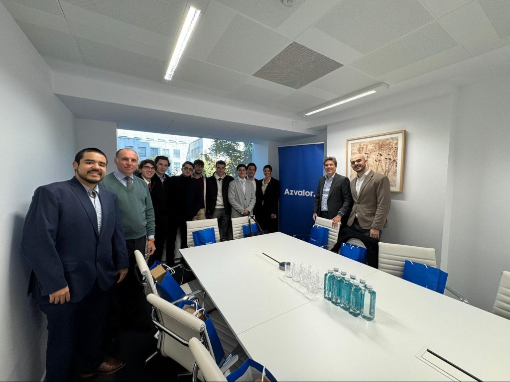 Estudiantes del minor en finanzas y del club de inversión de UFM Madrid visitan las oficinas de Azvalor